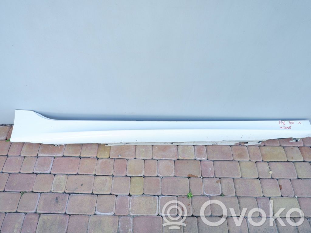 BMW 2 F46 Moldura del faldón delantero lateral 