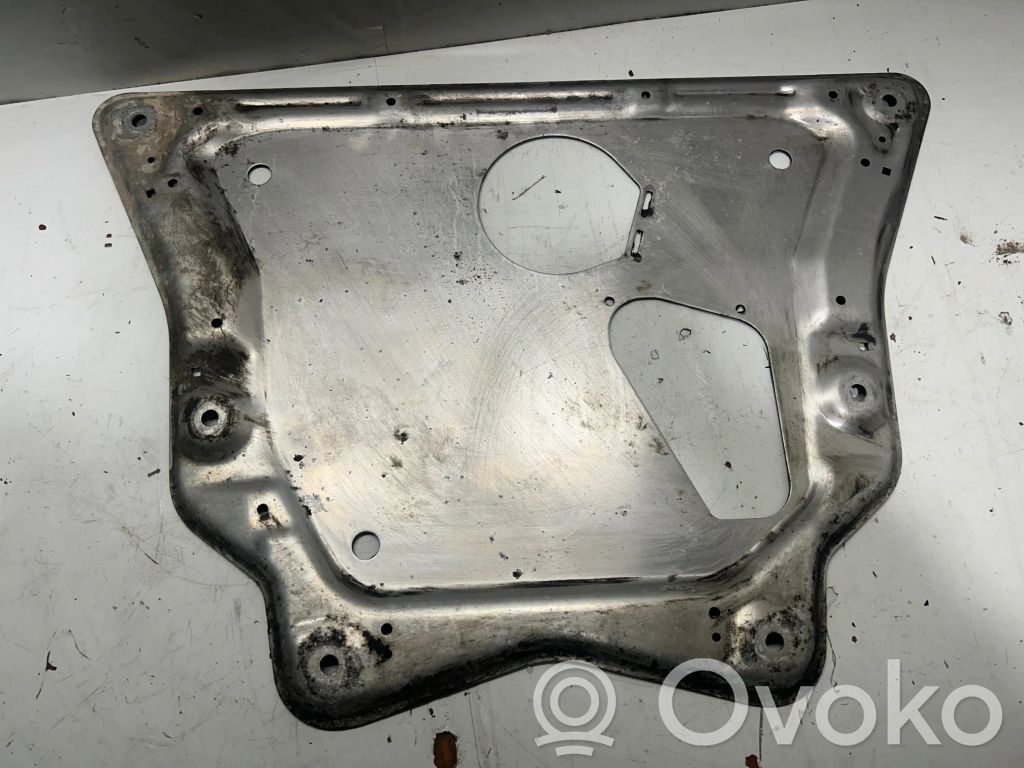 Engine splash shield/under tray   6786568
