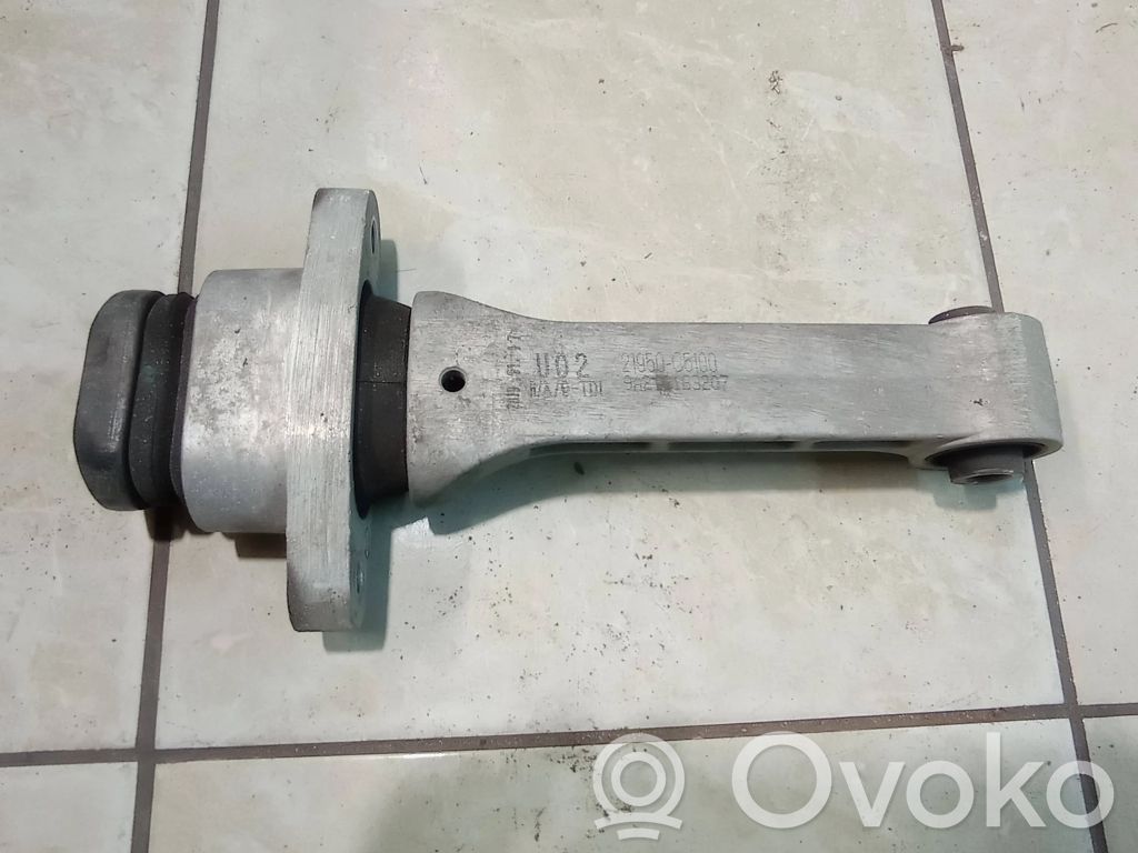 KIA Sorento Engine mount bracket 