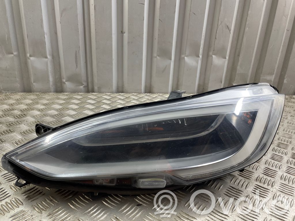 Tesla Model S Lampa przednia 