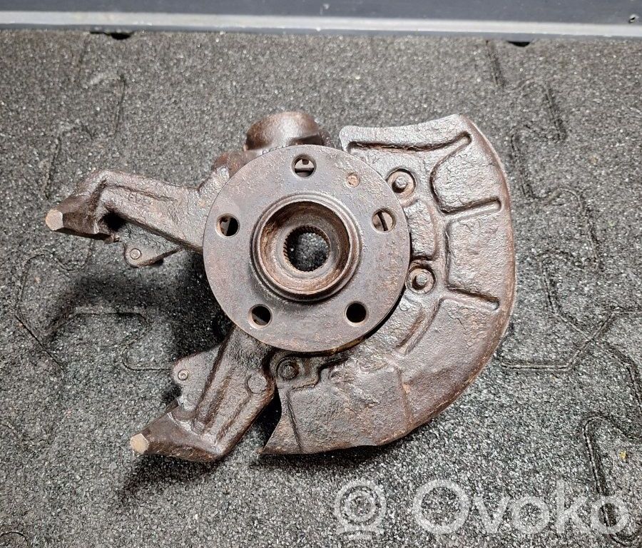 Volkswagen Golf IV Zwrotnica koła przedniego 