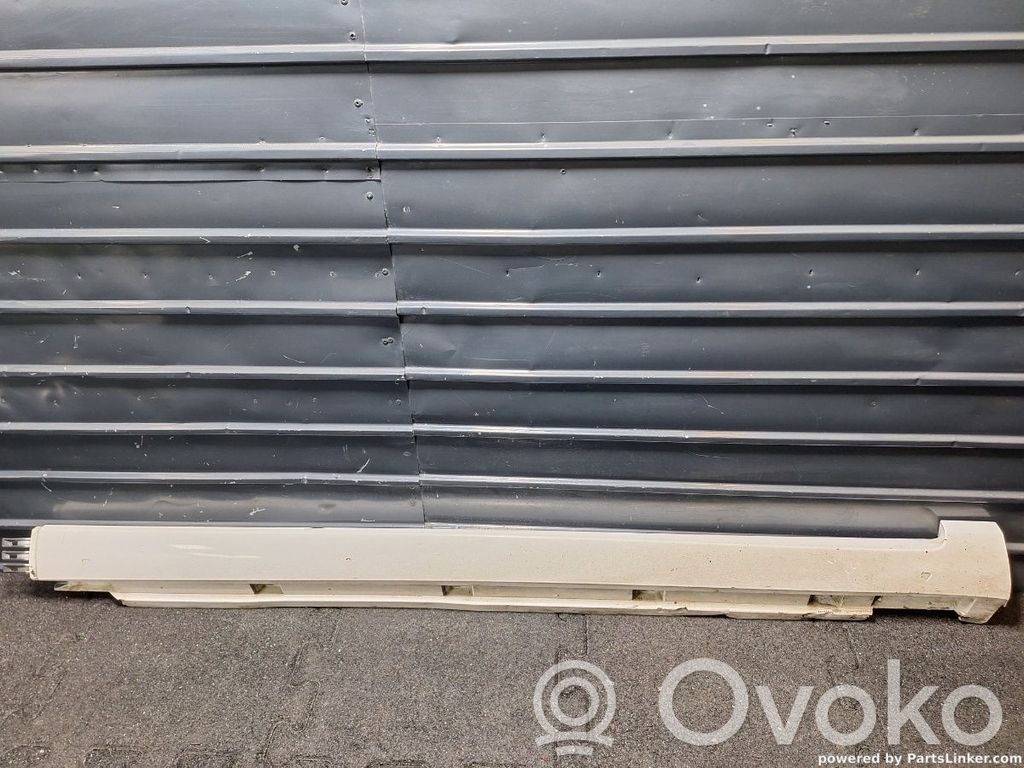 Volkswagen PASSAT B7 Sill/side skirt trim 