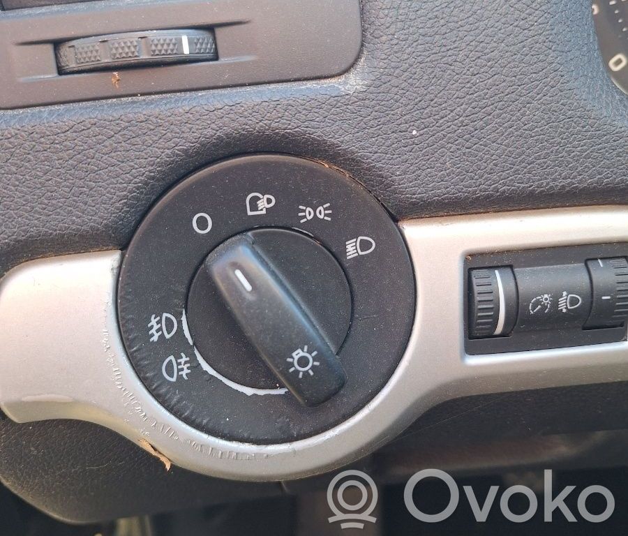 Skoda Octavia Mk2 (1Z) Panel lighting control switch 