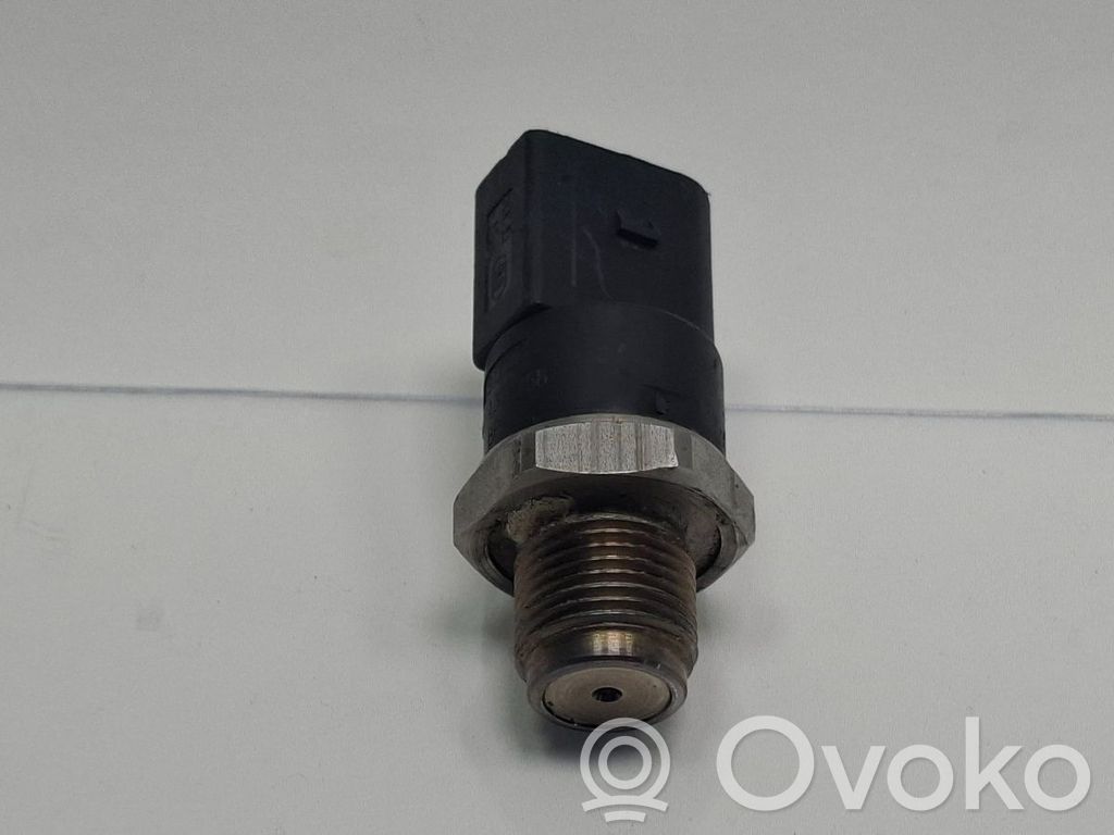 Régulateur de pression de carburant   0281002691,059130758