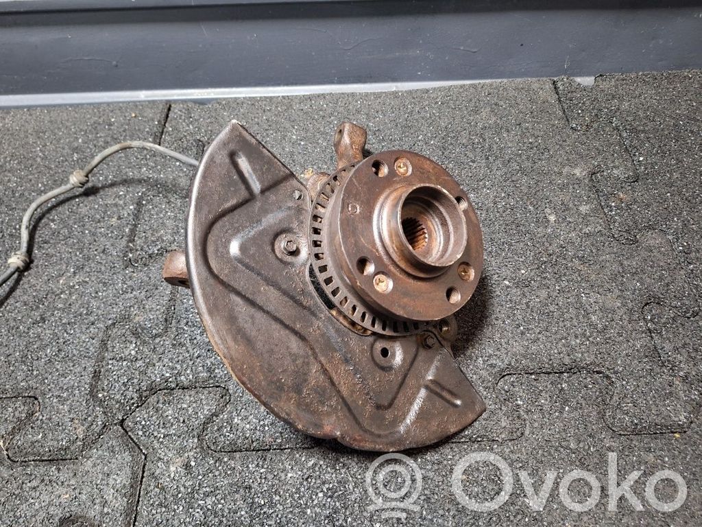 Volkswagen Golf III Achsschenkel vorne 
