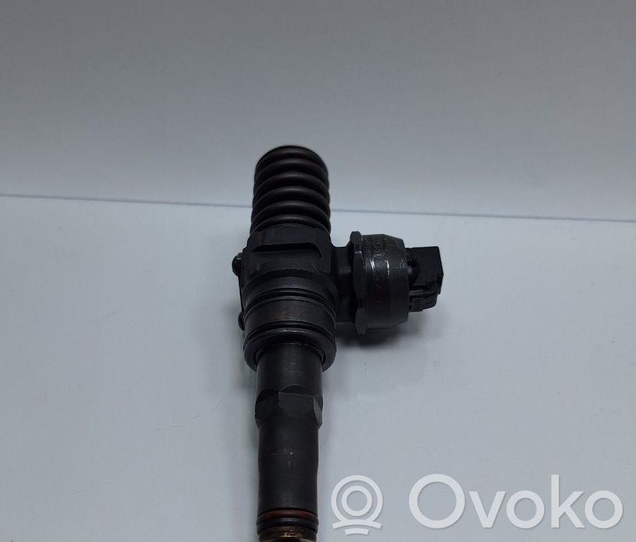 Audi A4 S4 B7 8E 8H Wtryskiwacz paliwa 