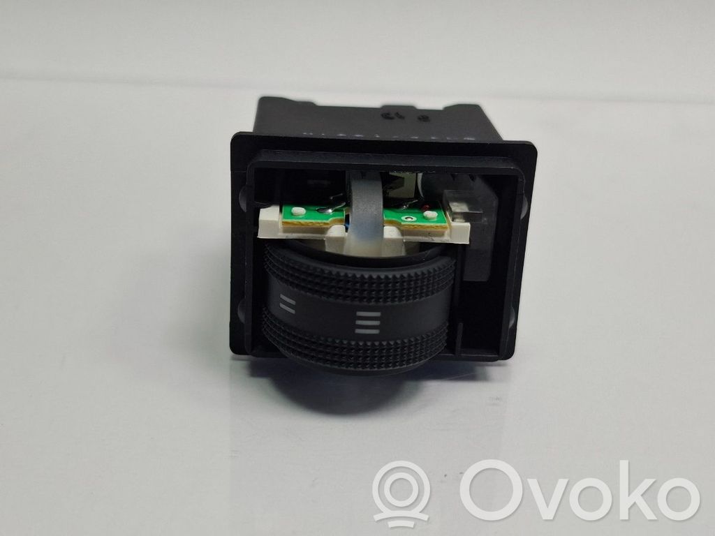 Headlight level height control switch   8K0941301A,8K0941301A