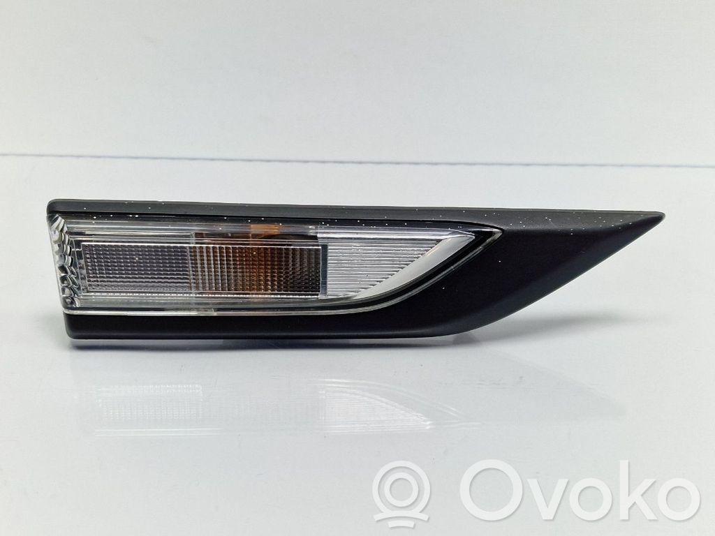Volkswagen Caddy Semnalizator bară față 