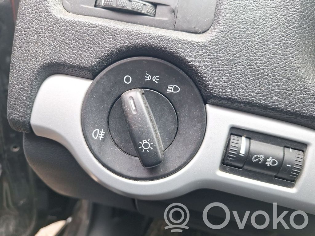 Skoda Octavia Mk2 (1Z) Panel lighting control switch 
