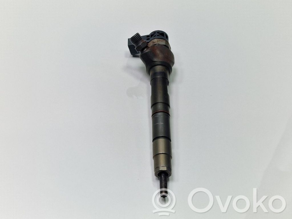 Volkswagen PASSAT B7 Wtryskiwacz paliwa 