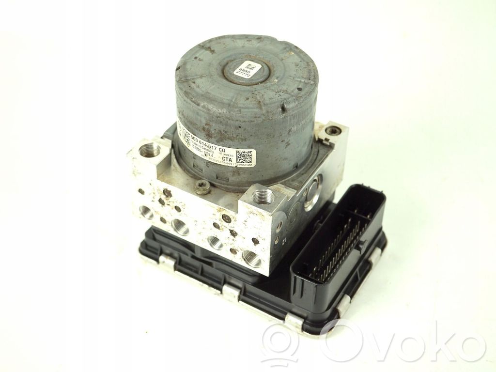 Volkswagen Golf III ABS bloks 