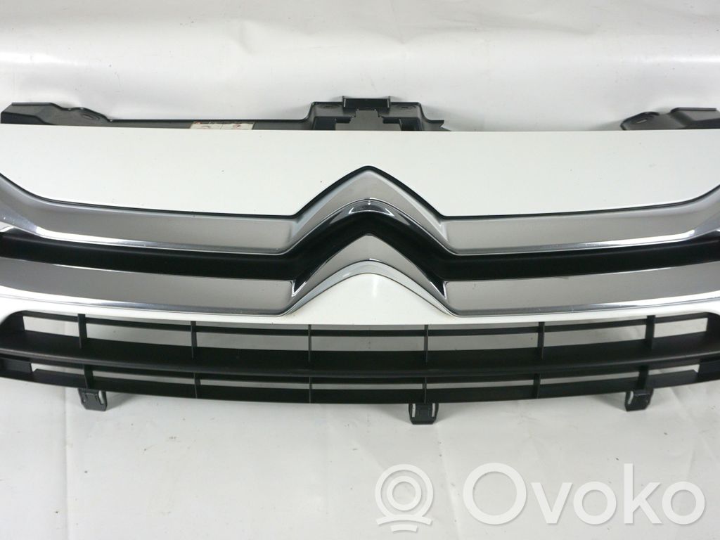 Citroen Jumpy Front bumper upper radiator grill 