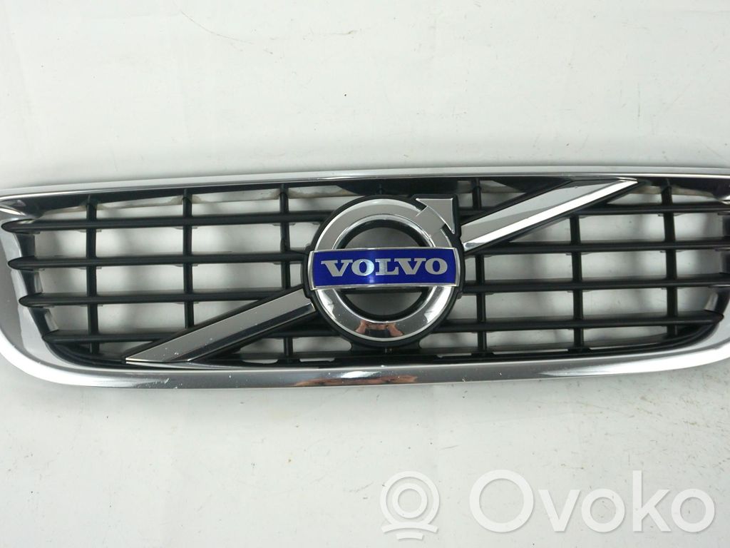 Volvo S40 Etupuskurin ylempi jäähdytinsäleikkö 
