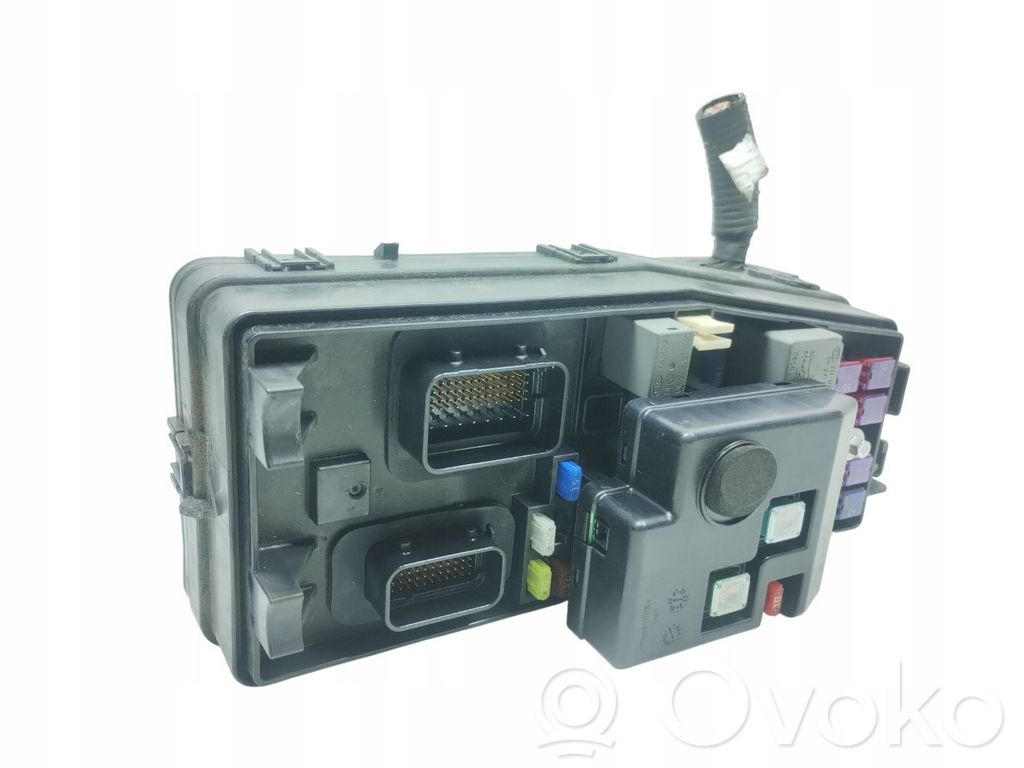 KIA Carnival Fuse module 