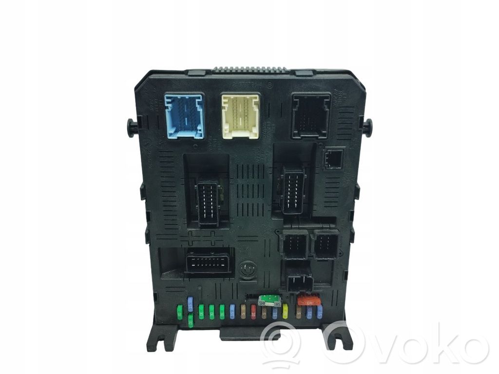 Peugeot 407 Fuse module 
