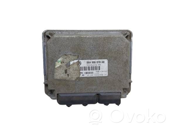 Volkswagen Golf IV Unitate control motor/modul ECU 