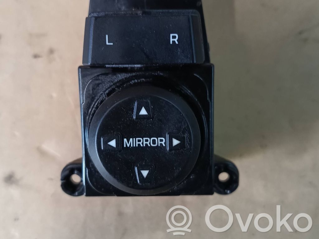Hyundai i30 Obudowa panelu regulacji lusterek bocznych 