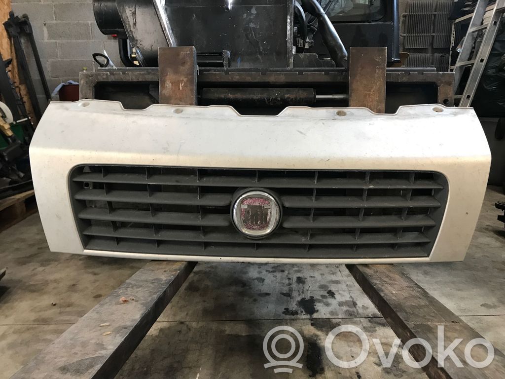Fiat Ducato Maskownica / Grill / Atrapa górna chłodnicy 