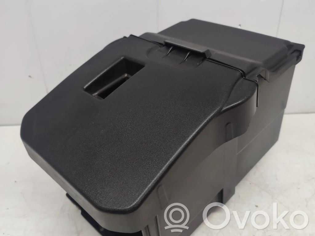 Ford Focus Akkulaatikon alusta 