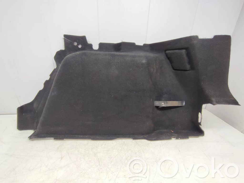 Ford Focus Tavaratilan sivuverhoilu 