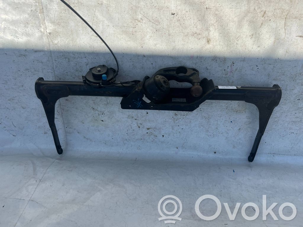 Volkswagen Golf VII Hak holowniczy / Komplet 