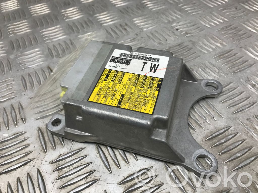 Lexus CT 200H Airbag control unit/module 