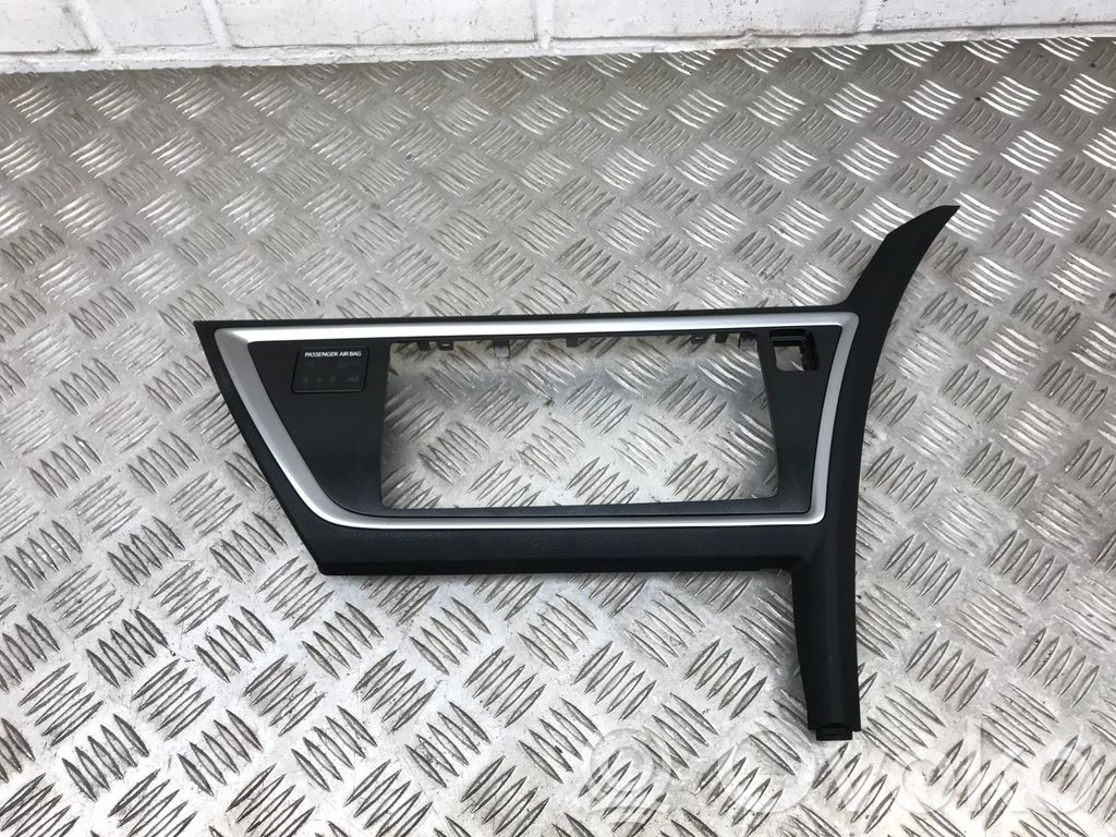Toyota Auris E180 Radio/GPS head unit trim 