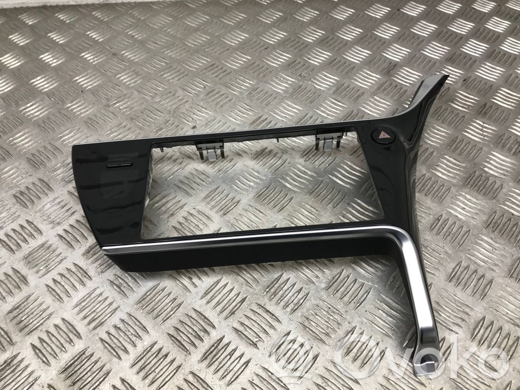 Toyota Auris E180 Cadre, panneau d'unité radio / GPS 