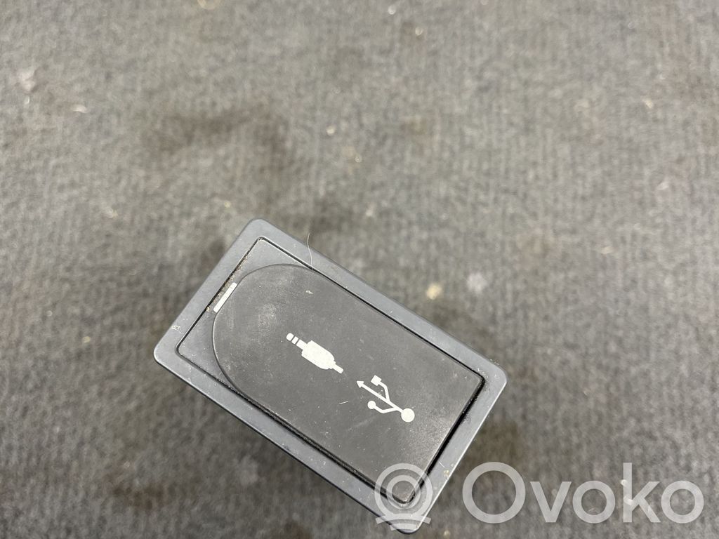 Lexus CT 200H Enchufe conector USB 