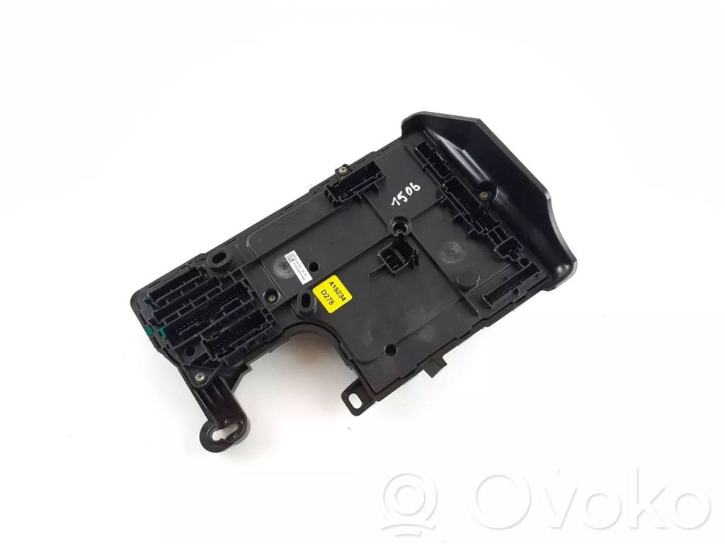 Tesla Model 3 Comfort/convenience module 