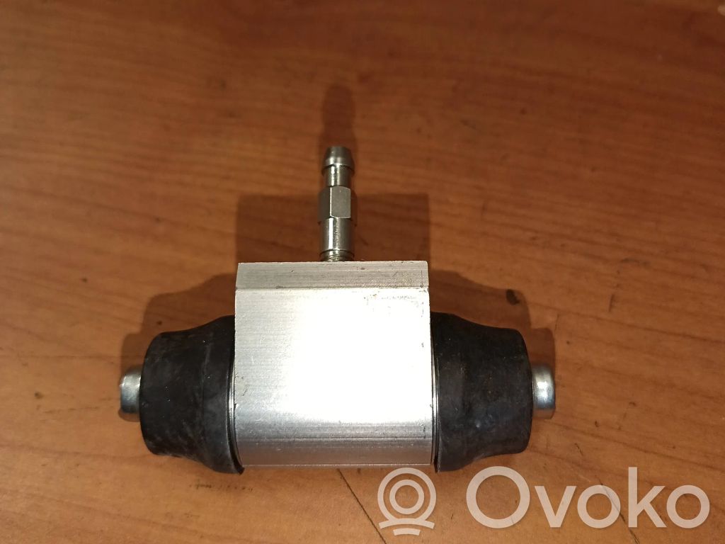 Audi 80 90 S2 B4 Tylny cylinder hamulcowy 