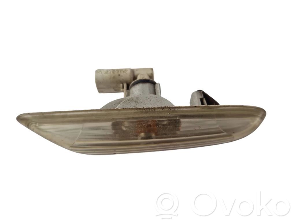 Front fender indicator light   6932998,63136932997,63136932998,7253326