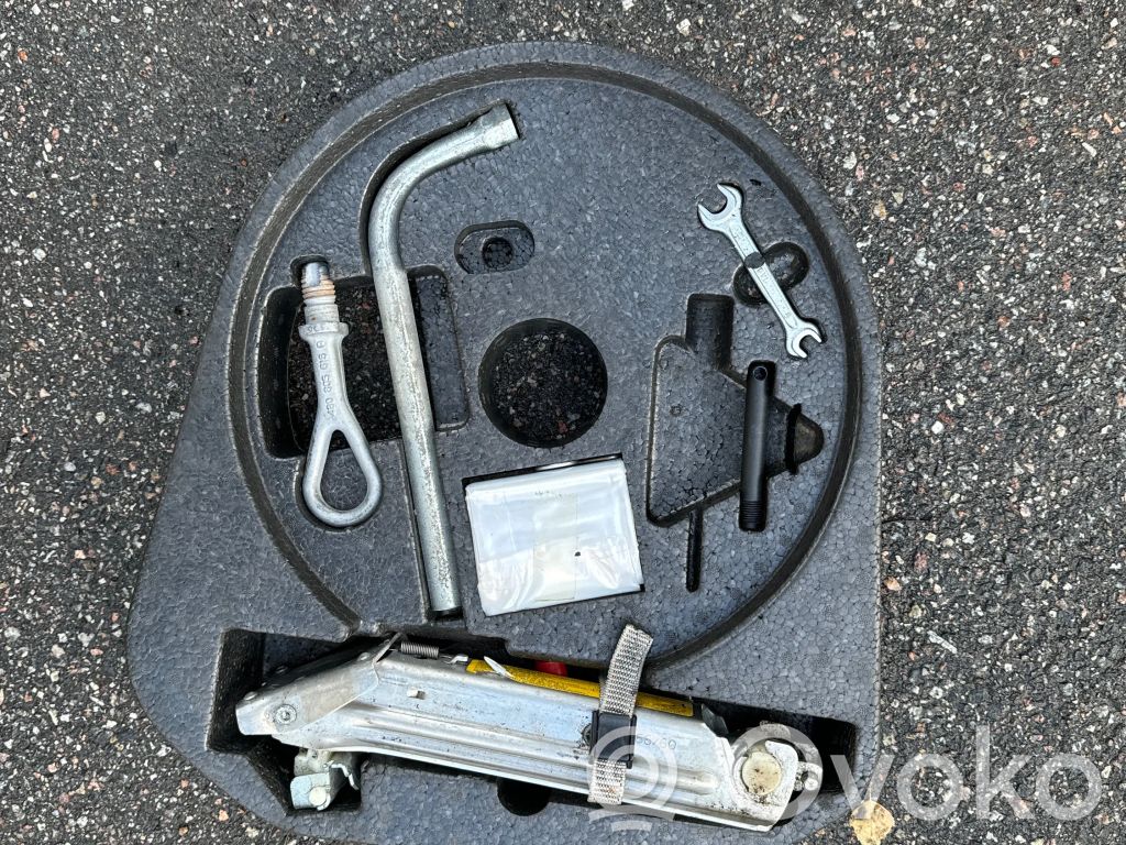 Audi TT Mk1 Työkalupakki 