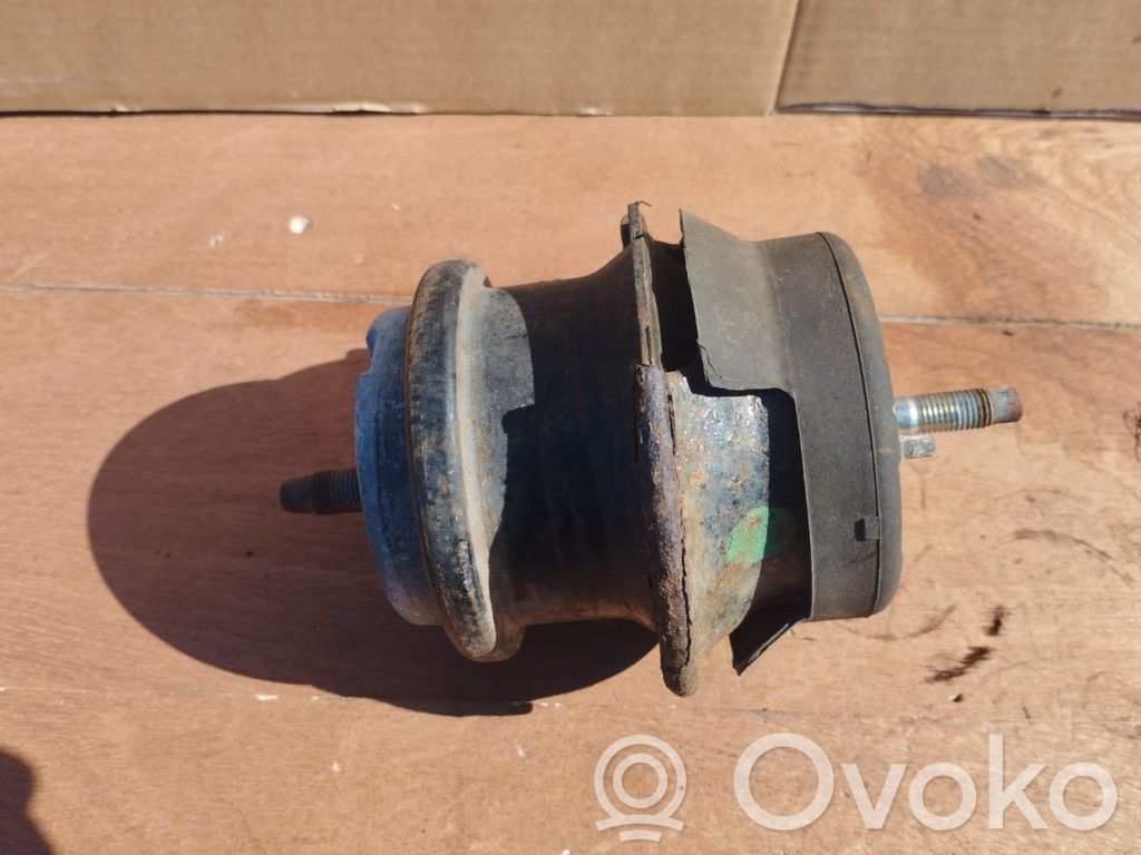 Infiniti EX Engine mount bracket 