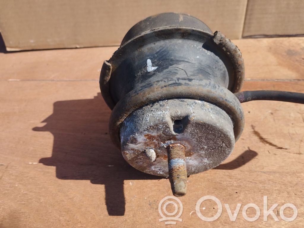 Infiniti EX Engine mount bracket 