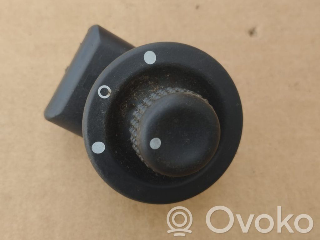 Renault Trafic III (X82) Wing mirror switch 