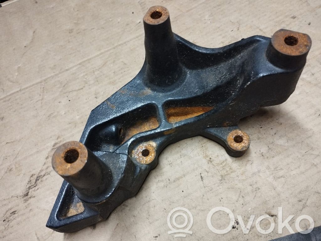 Dodge Caliber Engine mounting bracket 