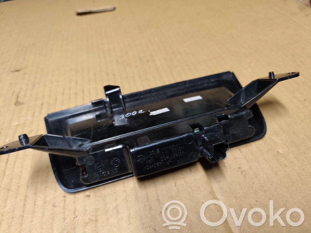 Chrysler 300 - 300C Third/center stoplight 