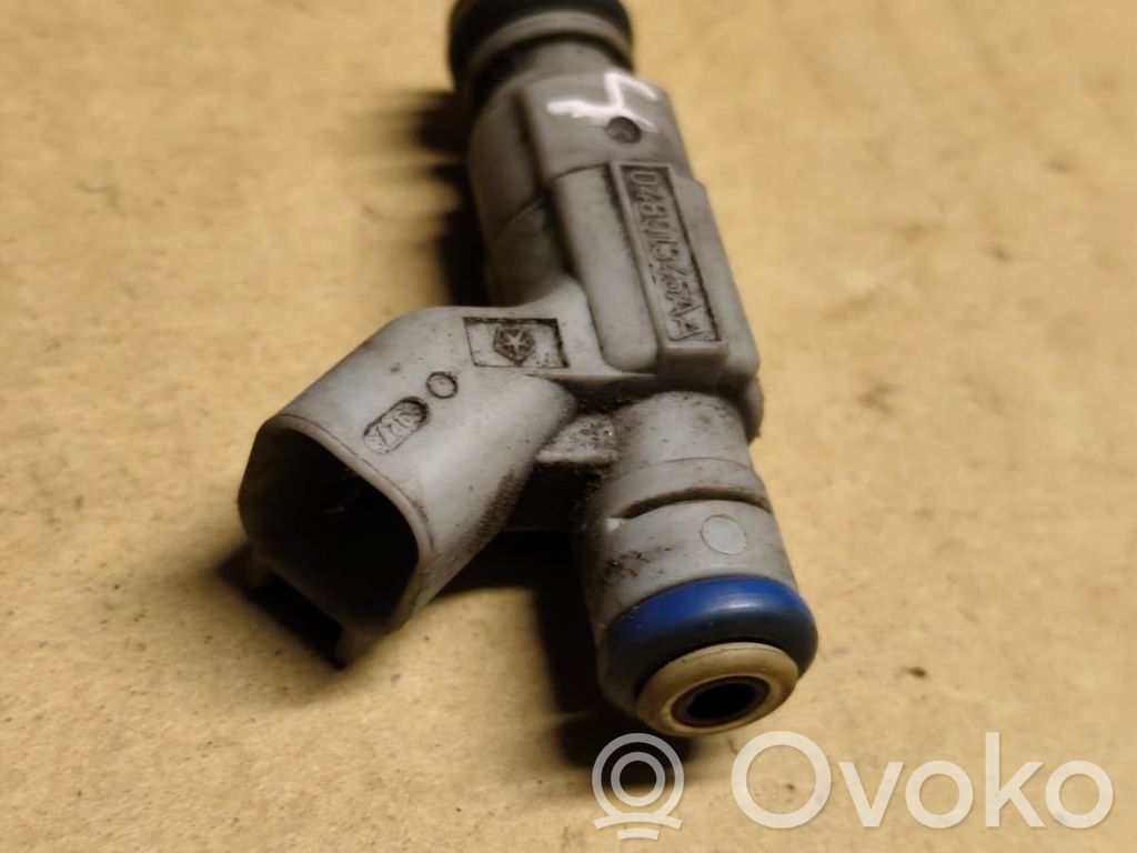 Inyector de combustible   04891345AA