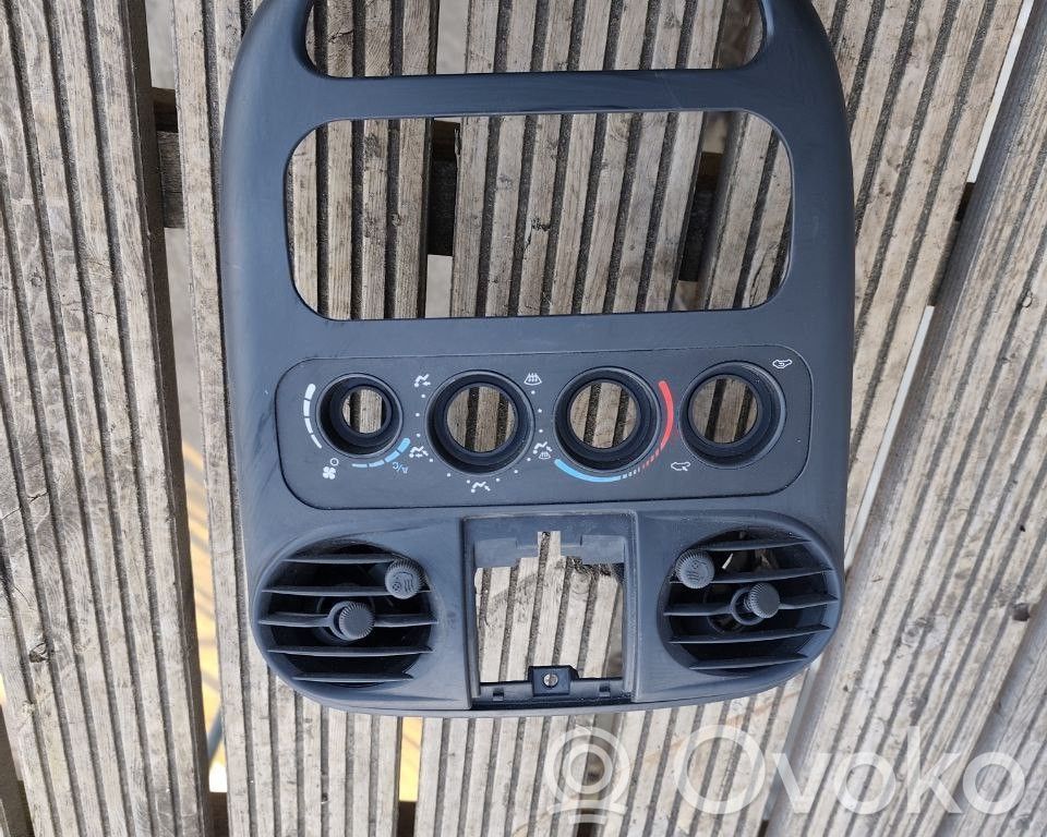 Chrysler PT Cruiser Radio/GPS head unit trim 