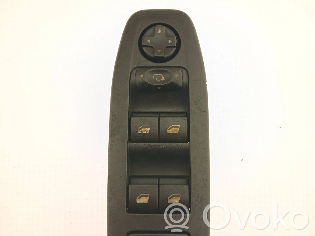Peugeot 208 I Electric window control switch 