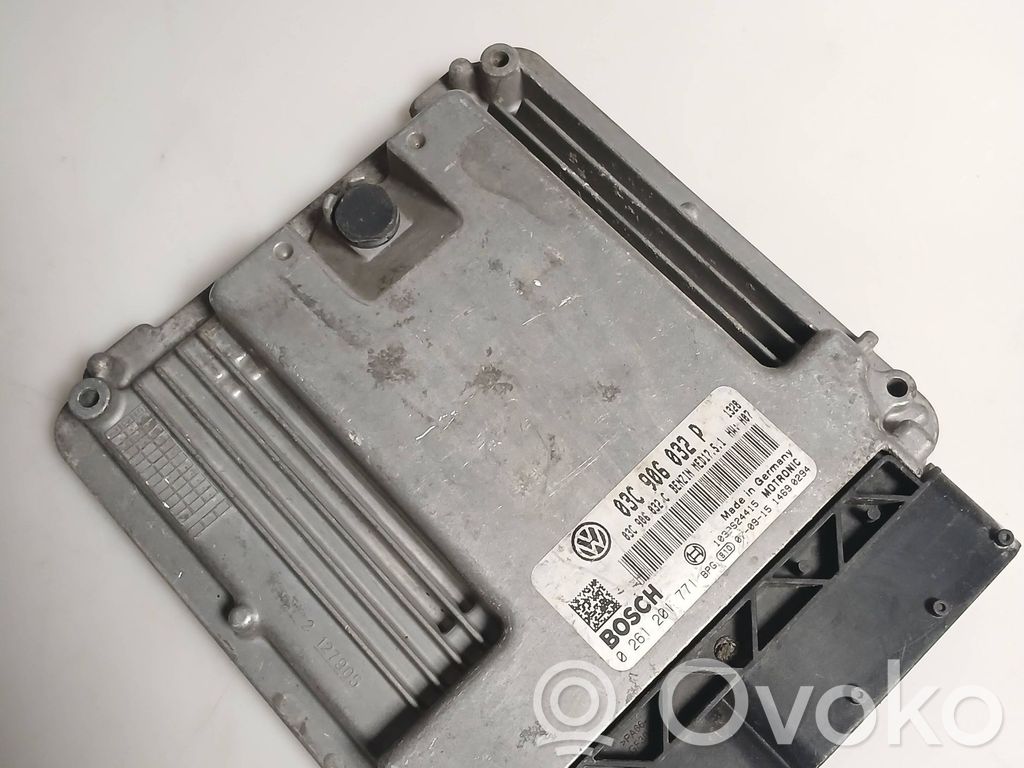 Volkswagen Golf V Engine control unit/module 