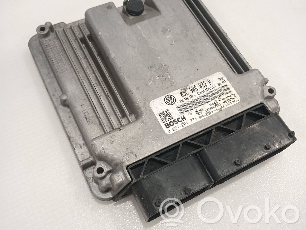 Volkswagen Golf V Engine control unit/module 