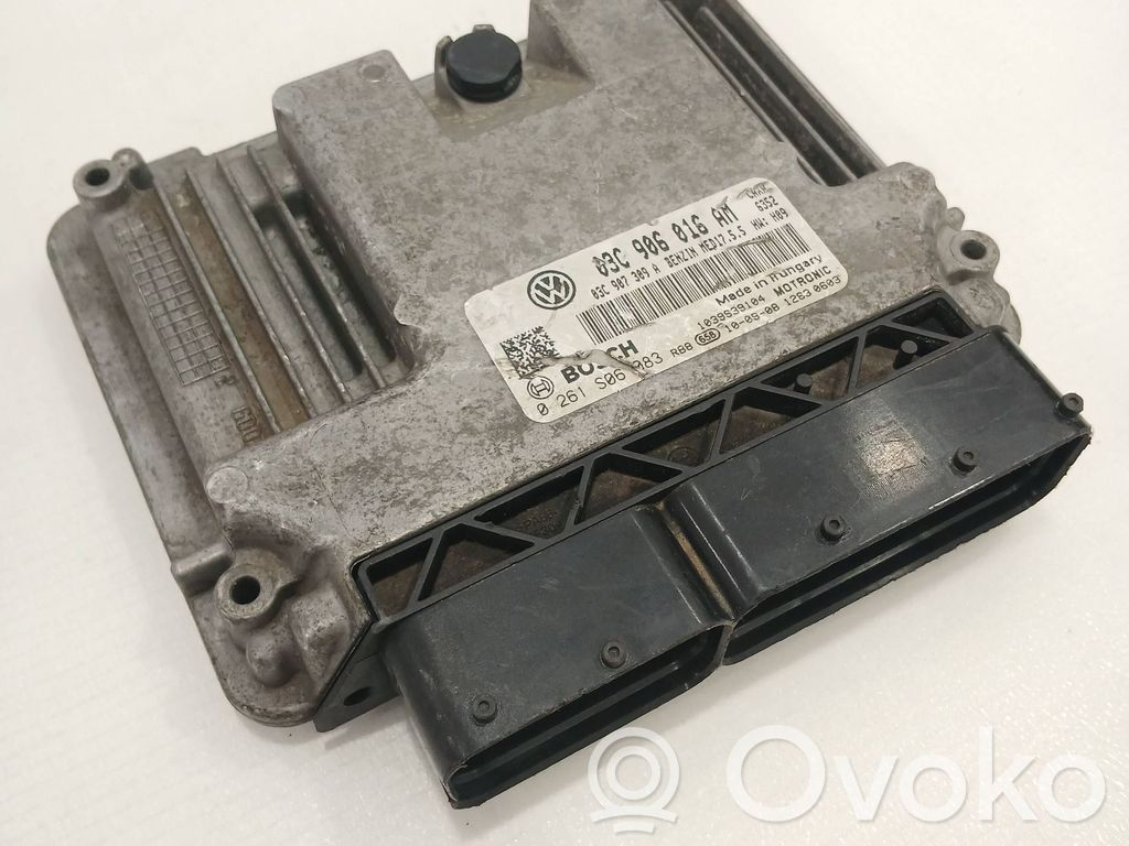 Volkswagen Golf VI Engine control unit/module 