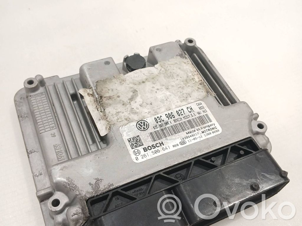 Volkswagen Golf VI Engine control unit/module 