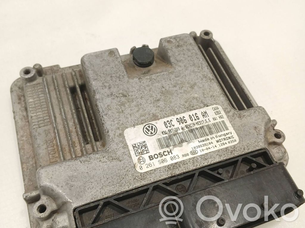 Volkswagen Golf VI Engine control unit/module 