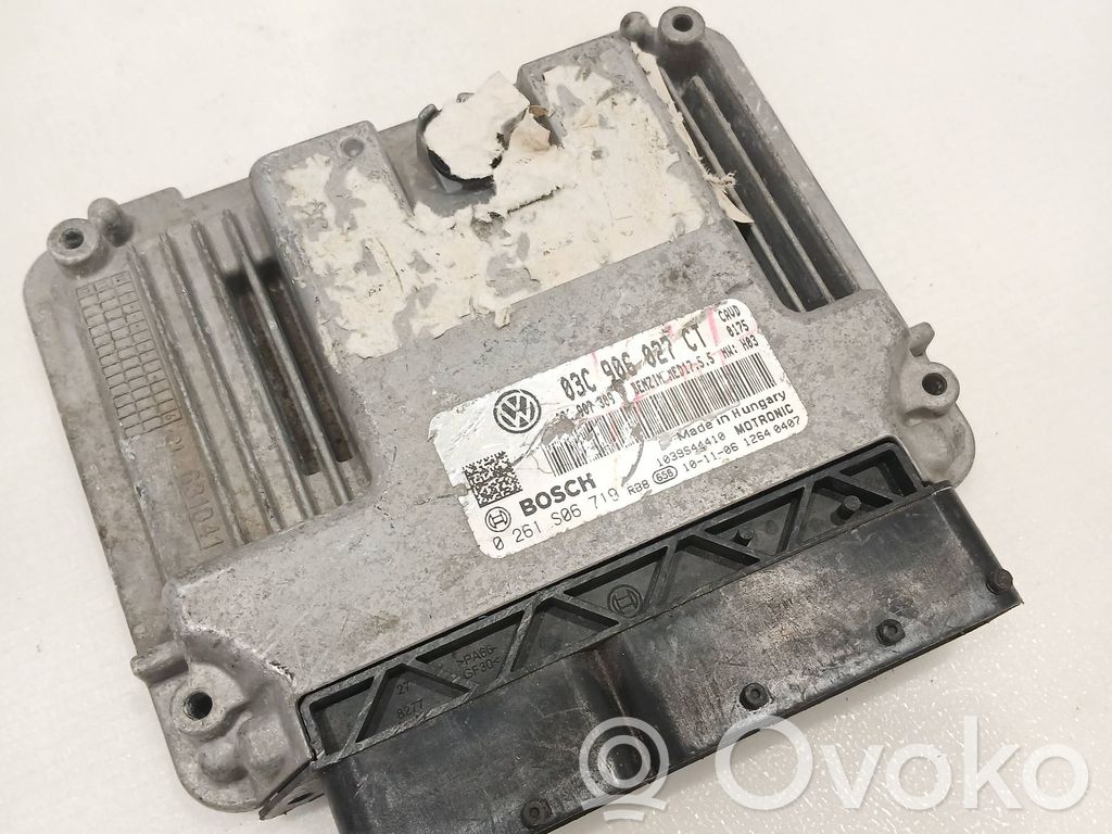 Volkswagen Golf VI Engine control unit/module 