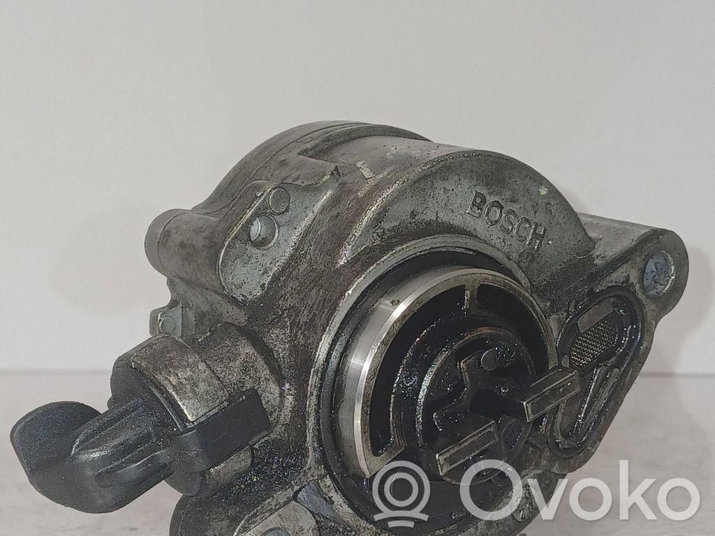 Ford Focus Vacuum pump 
