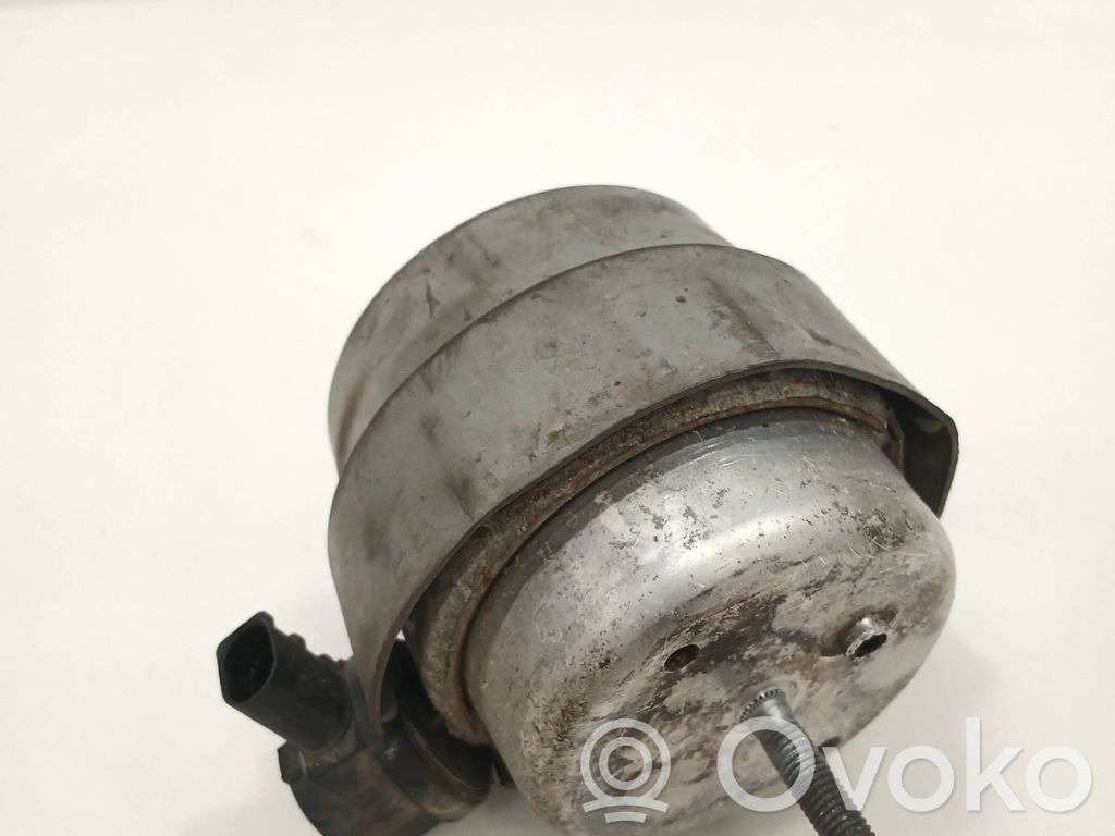 Audi A6 Allroad C5 Engine mount bracket 