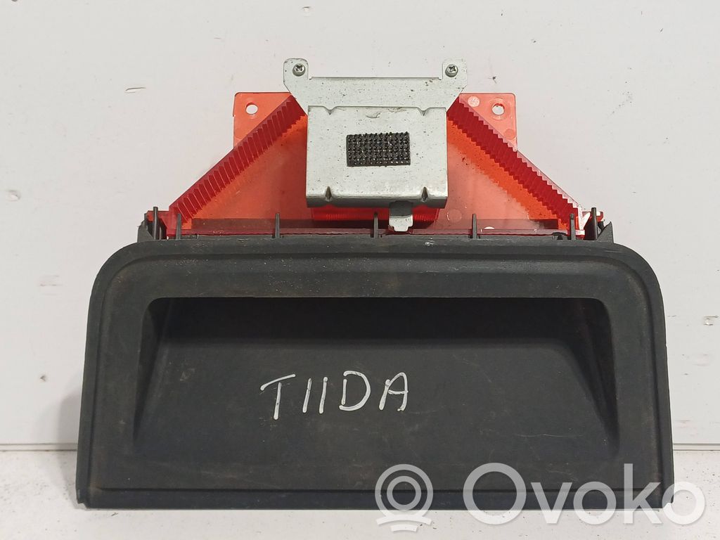 Nissan Tiida C11 Kolmas/lisäjarruvalo 